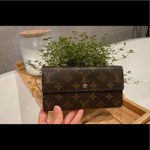 Louis Vuitton authentic Wallet, Paris- made in France